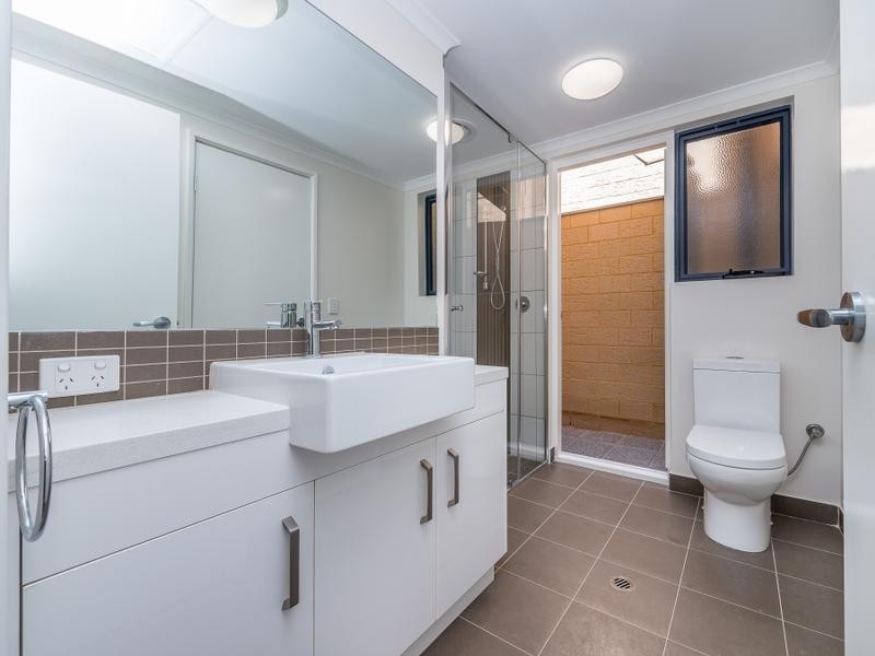 11/2 Commander Drive, Alkimos WA 6038