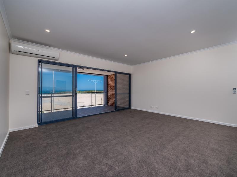 18/2 Commander Drive, Alkimos WA 6038