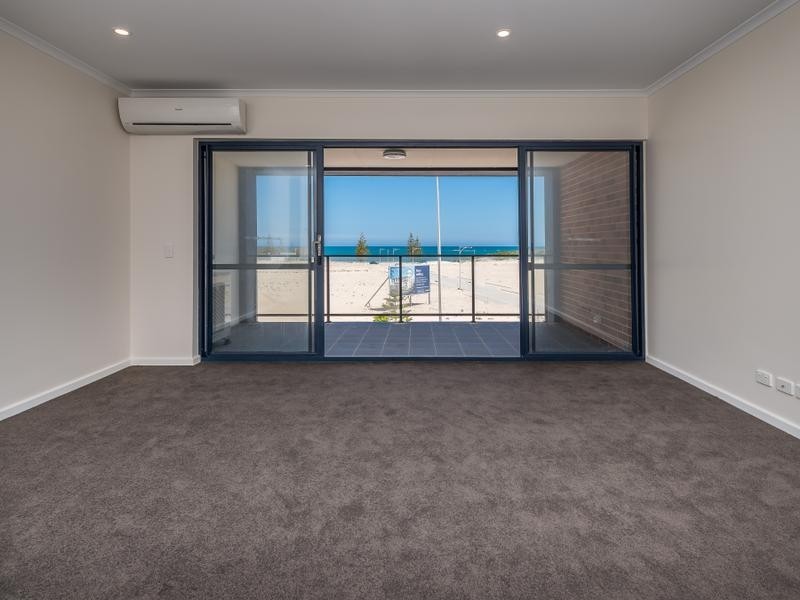 18/2 Commander Drive, Alkimos WA 6038