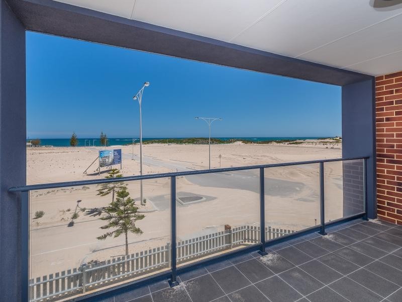 18/2 Commander Drive, Alkimos WA 6038