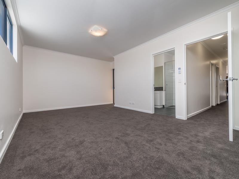 18/2 Commander Drive, Alkimos WA 6038