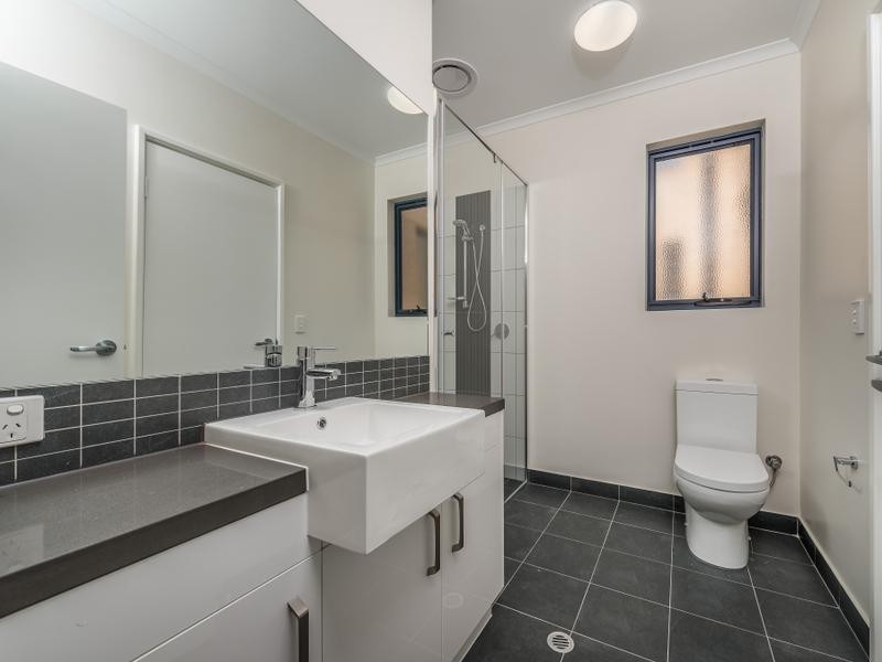 18/2 Commander Drive, Alkimos WA 6038