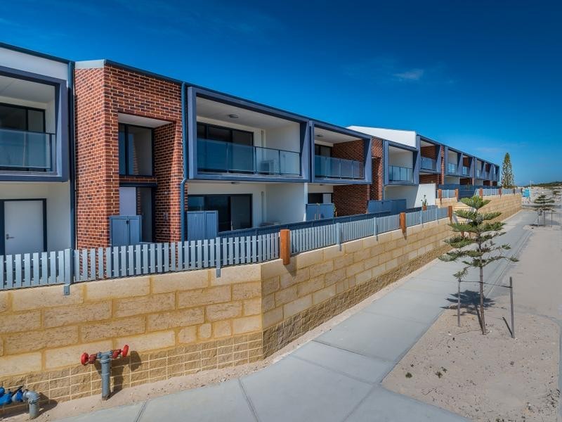 18/2 Commander Drive, Alkimos WA 6038