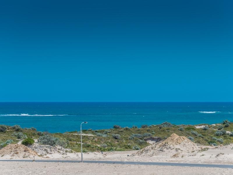 18/2 Commander Drive, Alkimos WA 6038