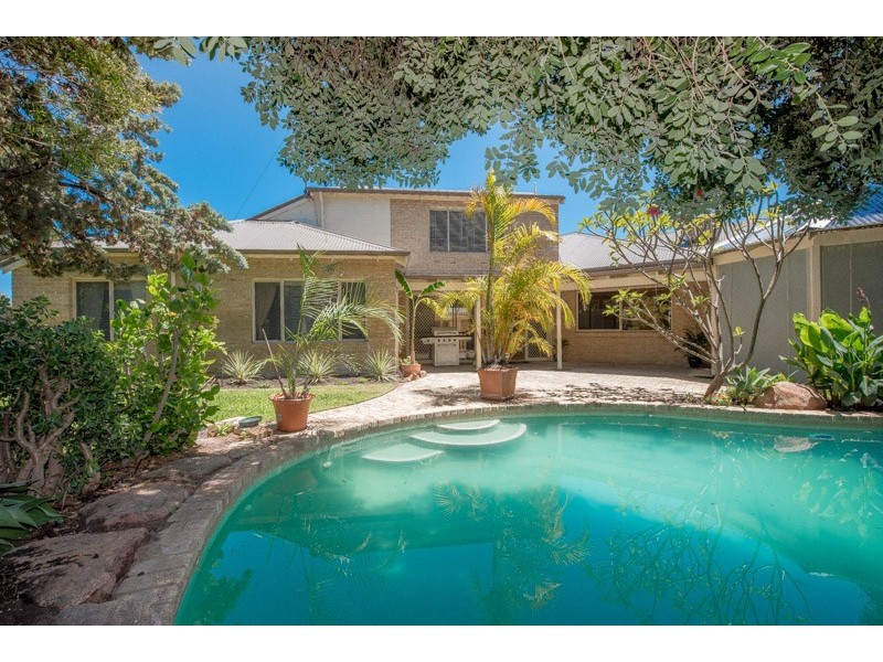 5 CLAREVILLE CRESCENT, Kallaroo WA 6025