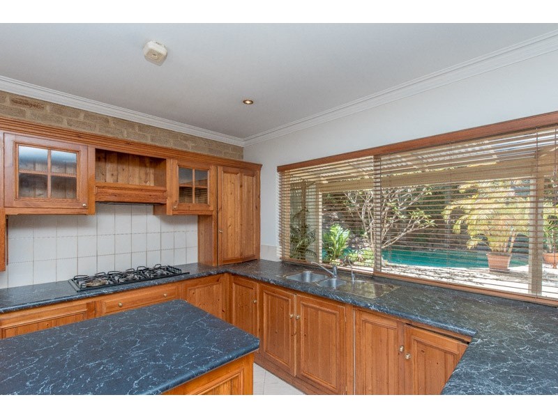 5 CLAREVILLE CRESCENT, Kallaroo WA 6025