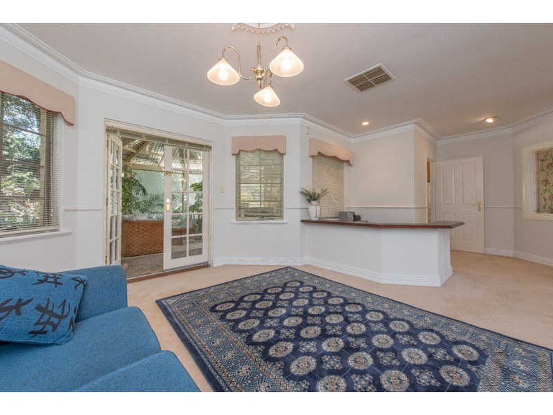 5 CLAREVILLE CRESCENT, Kallaroo WA 6025