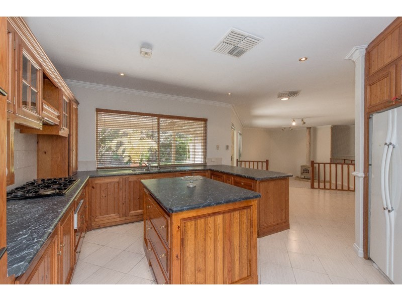 5 CLAREVILLE CRESCENT, Kallaroo WA 6025