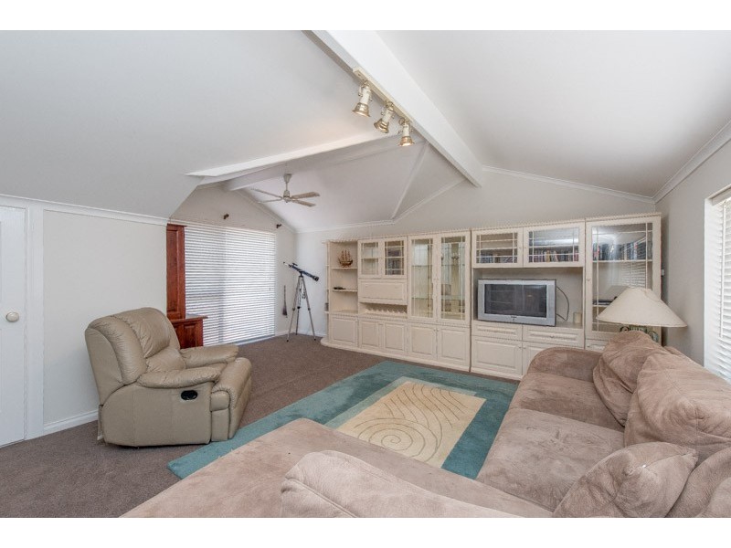 5 CLAREVILLE CRESCENT, Kallaroo WA 6025