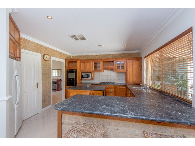 5 CLAREVILLE CRESCENT, Kallaroo WA 6025