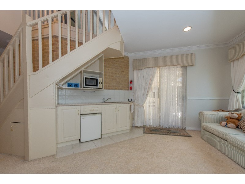 5 CLAREVILLE CRESCENT, Kallaroo WA 6025