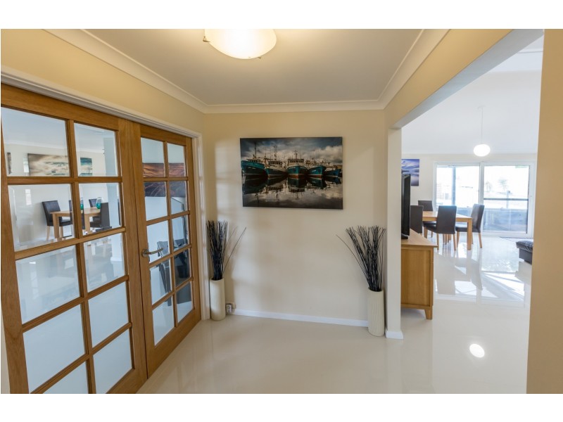 2 CARRON RISE, Hillarys WA 6025