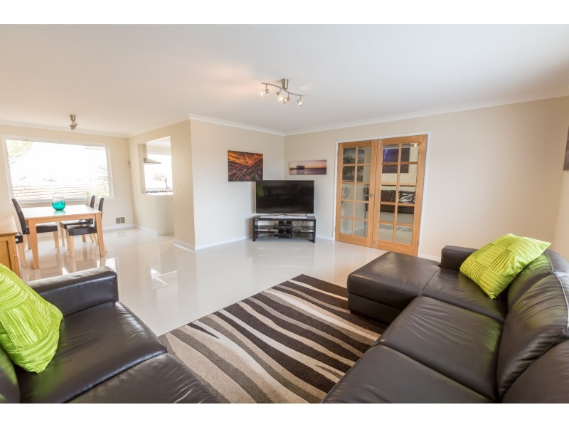 2 CARRON RISE, Hillarys WA 6025