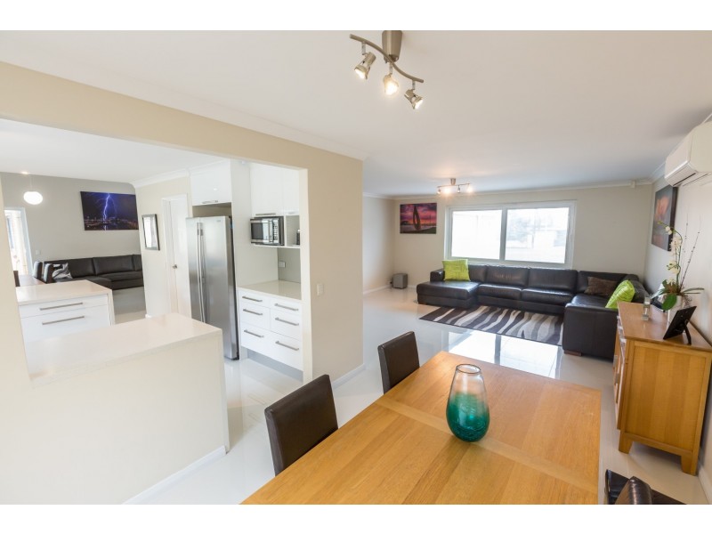 2 CARRON RISE, Hillarys WA 6025