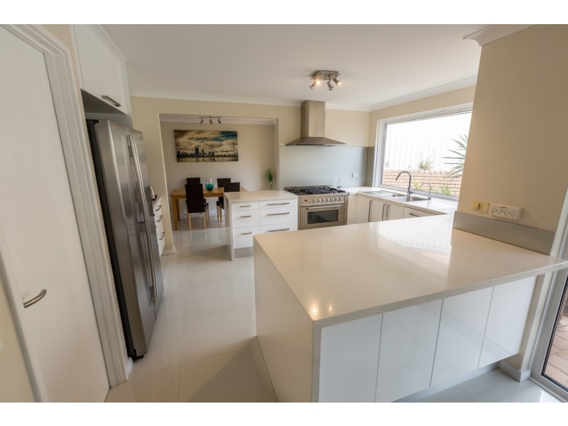 2 CARRON RISE, Hillarys WA 6025