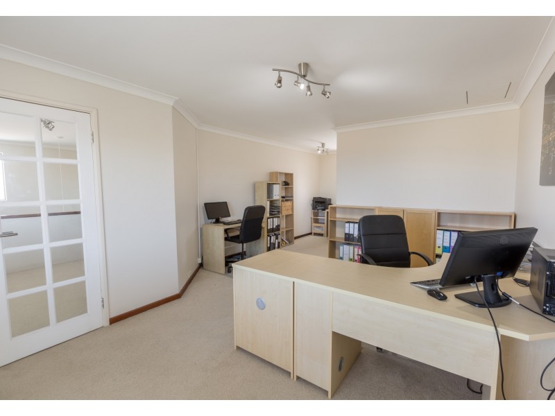 2 CARRON RISE, Hillarys WA 6025