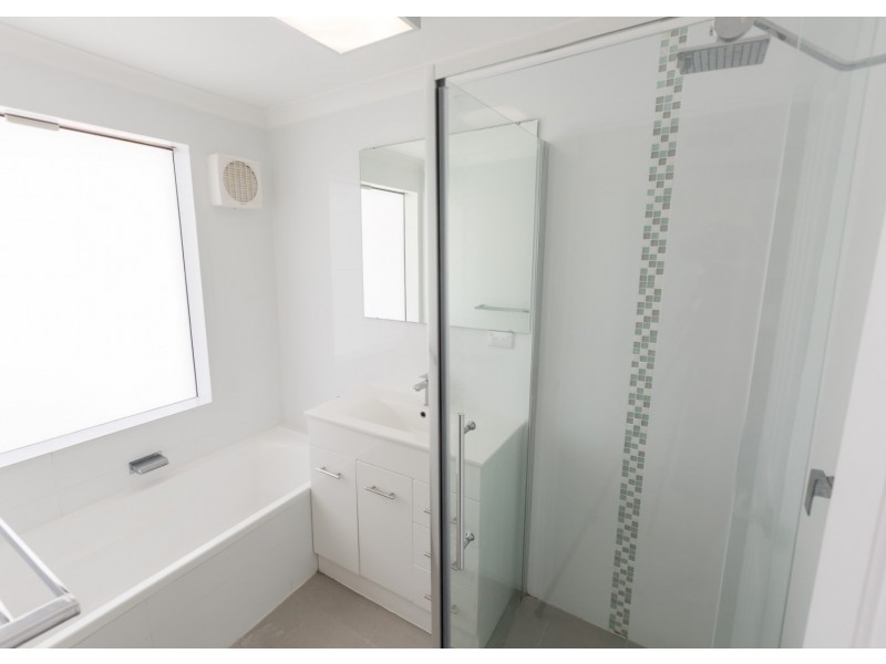 2 CARRON RISE, Hillarys WA 6025