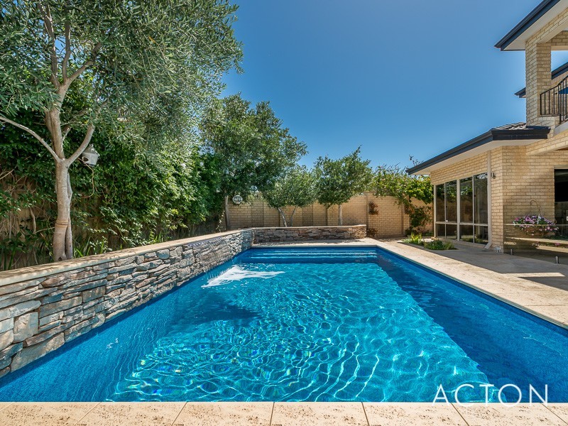 5 KARON ROAD, Iluka WA 6028