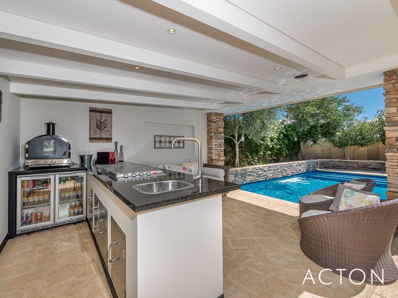 5 KARON ROAD, Iluka WA 6028