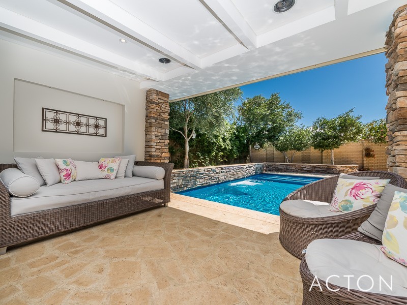 5 KARON ROAD, Iluka WA 6028