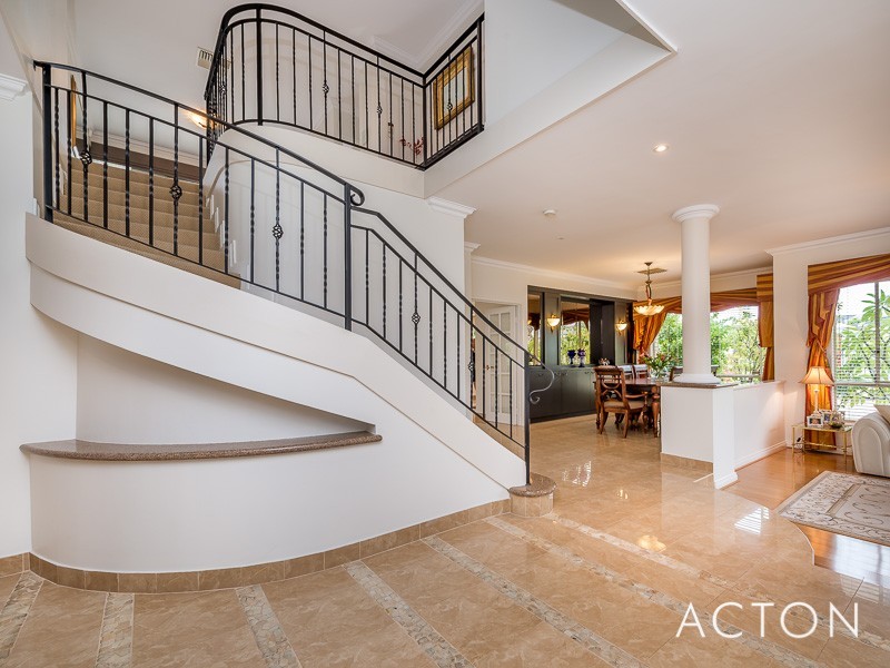 5 KARON ROAD, Iluka WA 6028