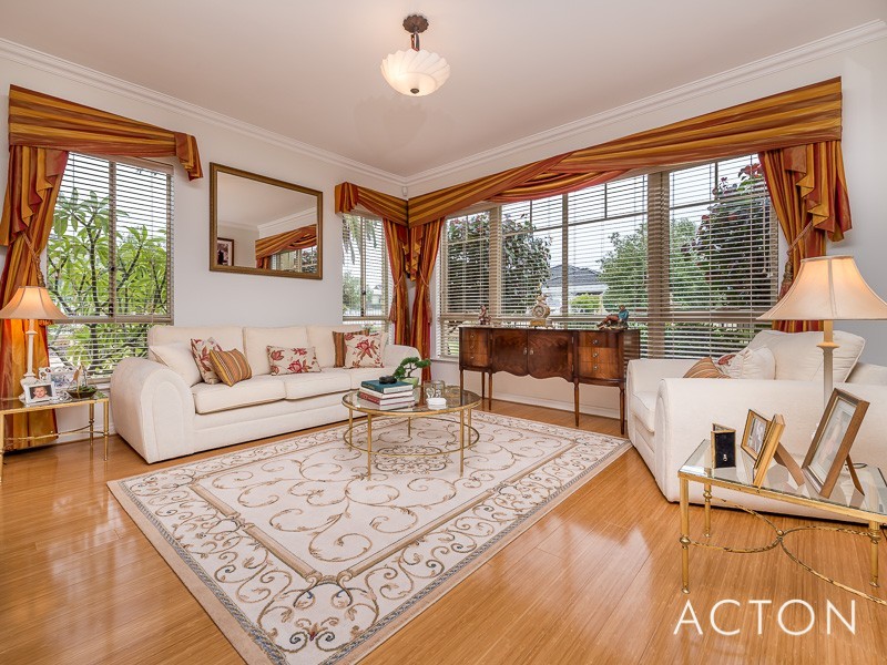 5 KARON ROAD, Iluka WA 6028