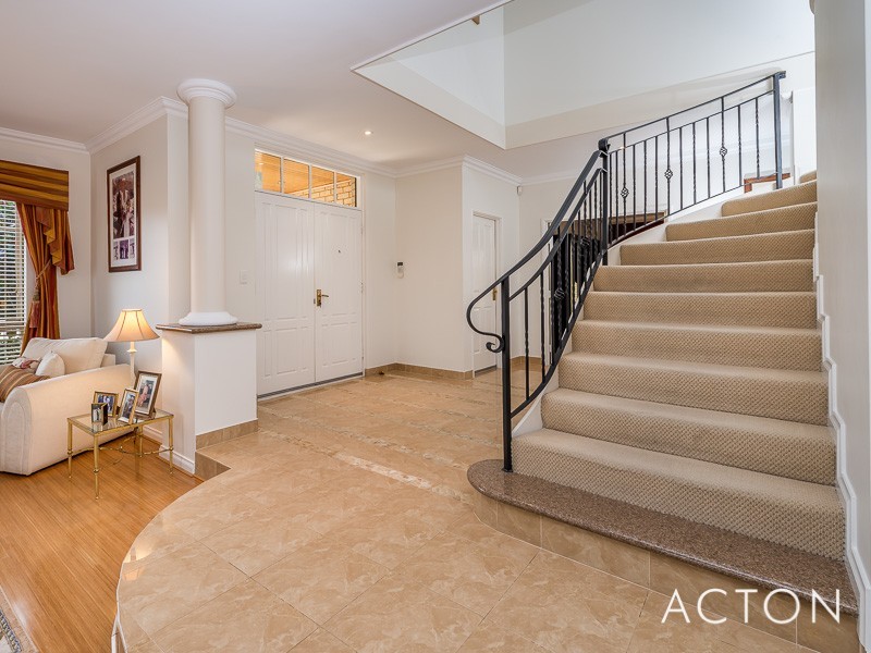 5 KARON ROAD, Iluka WA 6028