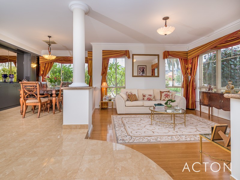 5 KARON ROAD, Iluka WA 6028