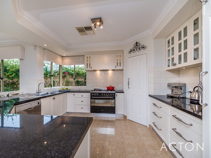 5 KARON ROAD, Iluka WA 6028