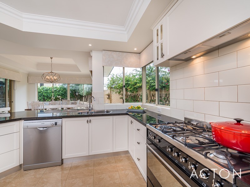 5 KARON ROAD, Iluka WA 6028