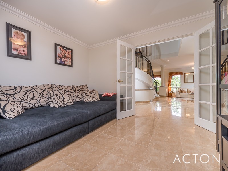 5 KARON ROAD, Iluka WA 6028