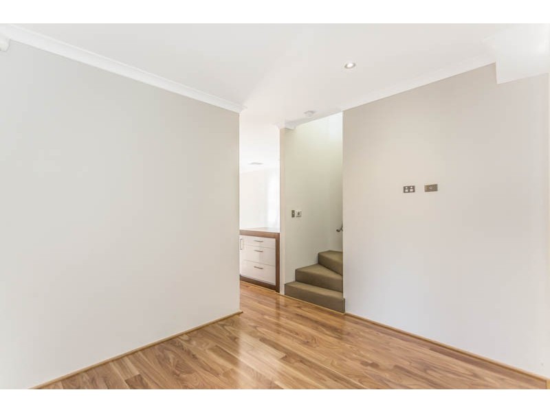 1/16 Wallace Street, Belmont WA 6104