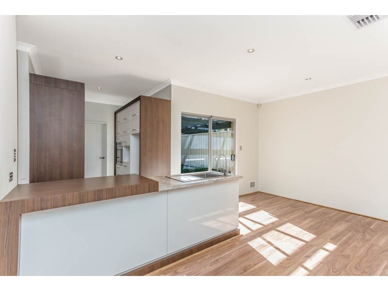 1/16 Wallace Street, Belmont WA 6104