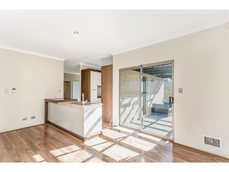 1/16 Wallace Street, Belmont WA 6104