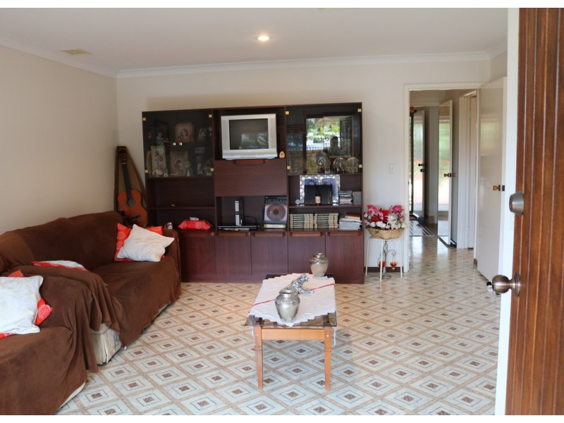 4A Synnot View, Marangaroo WA 6064