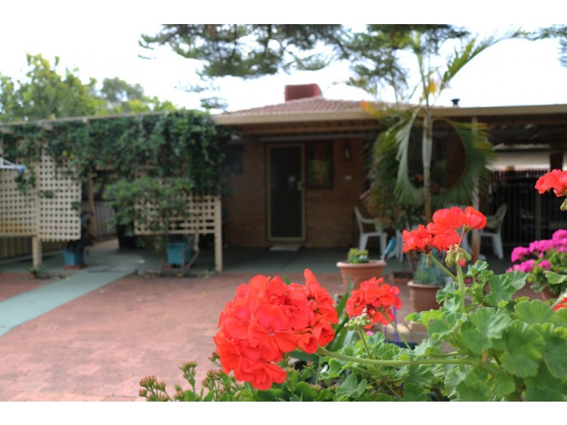 4A Synnot View, Marangaroo WA 6064