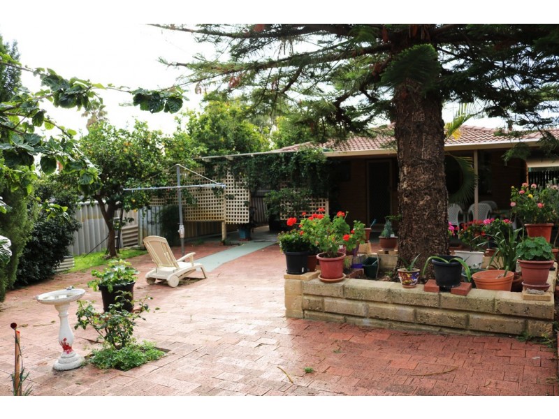 4A Synnot View, Marangaroo WA 6064