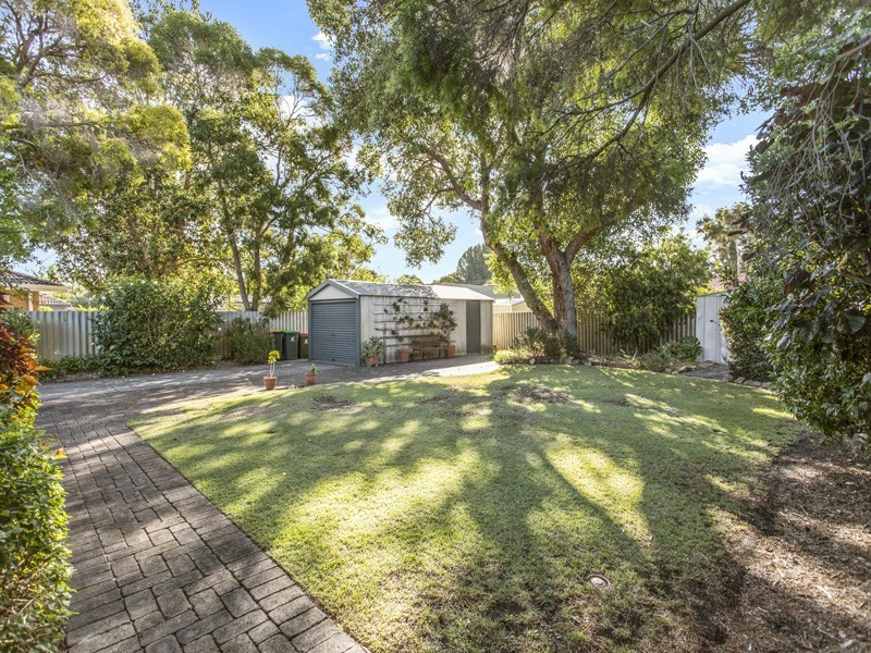 11 Lyndhurst Street, Dianella WA 6059