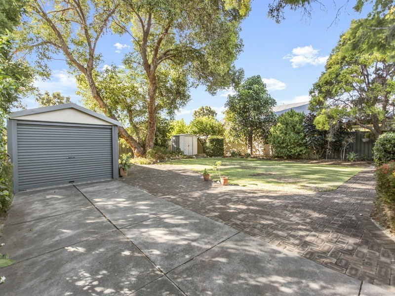 11 Lyndhurst Street, Dianella WA 6059