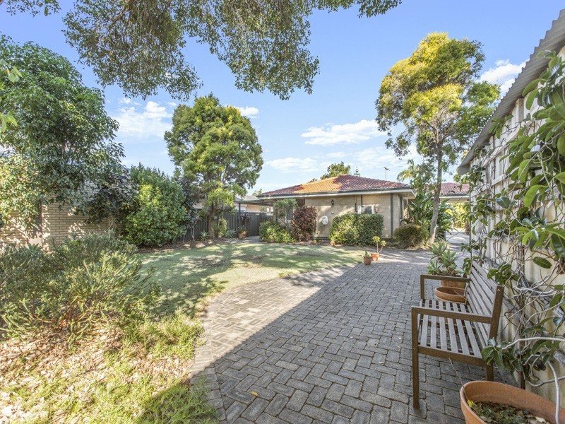 11 Lyndhurst Street, Dianella WA 6059