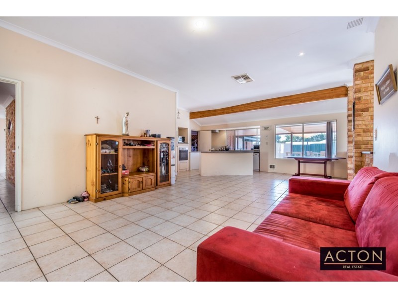 1 Balladong Loop, Carramar WA 6031