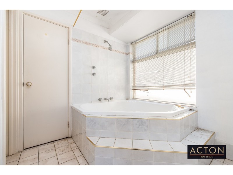 1 Balladong Loop, Carramar WA 6031