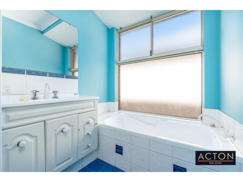 1 Balladong Loop, Carramar WA 6031