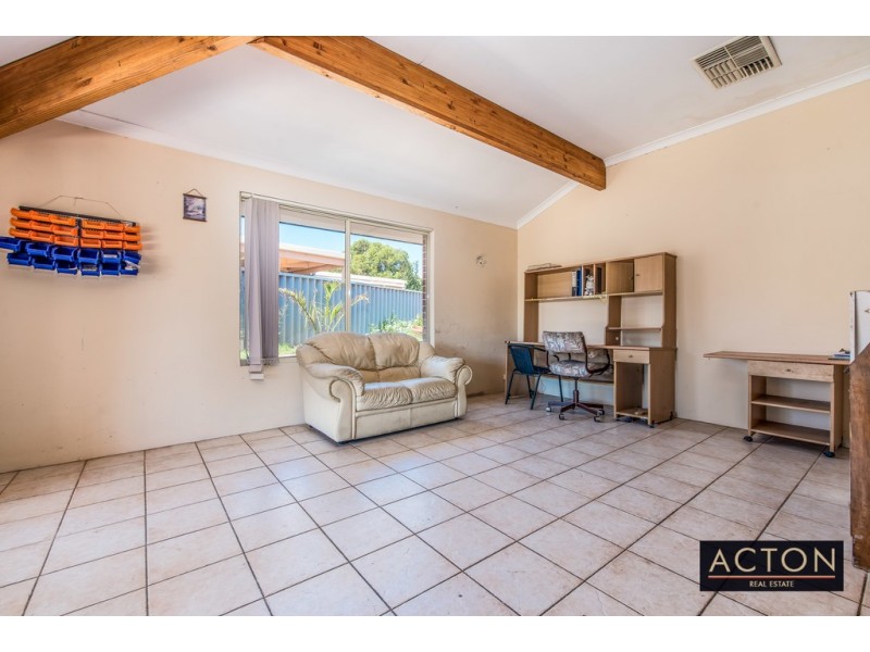 1 Balladong Loop, Carramar WA 6031