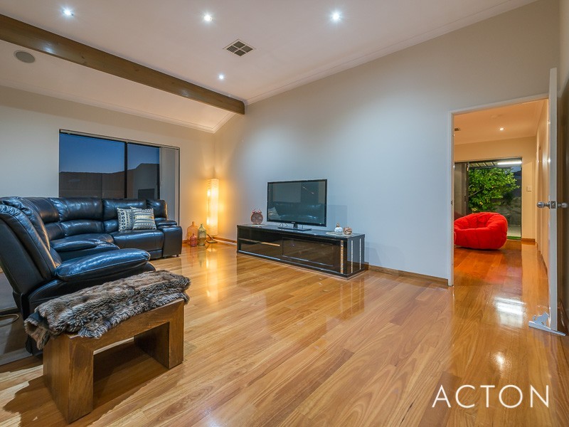 33 Shoalwater Parkway, Iluka WA 6028