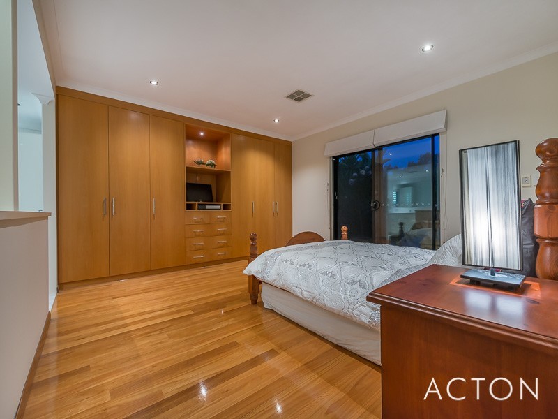 33 Shoalwater Parkway, Iluka WA 6028