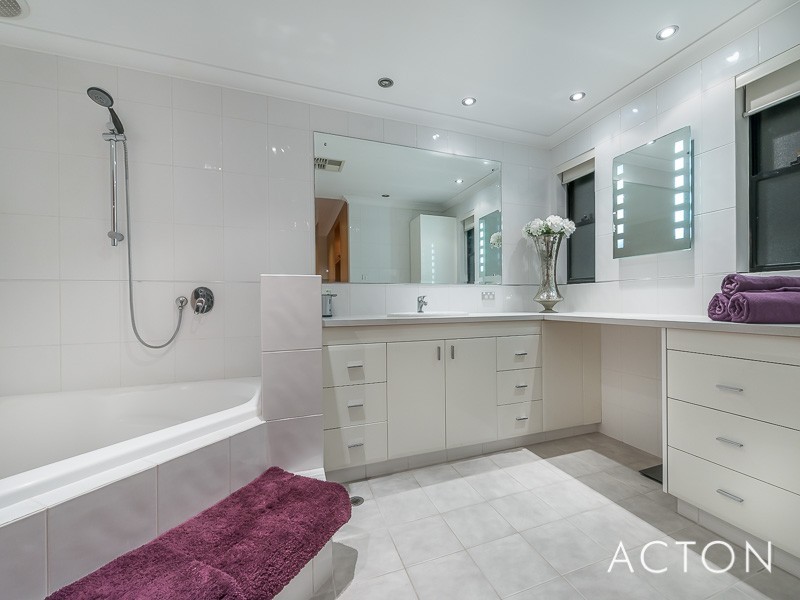 33 Shoalwater Parkway, Iluka WA 6028