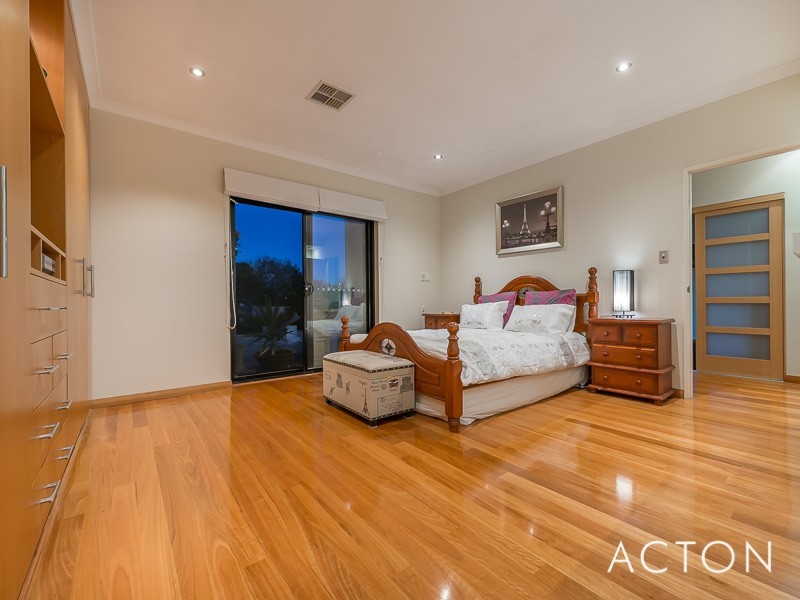 33 Shoalwater Parkway, Iluka WA 6028