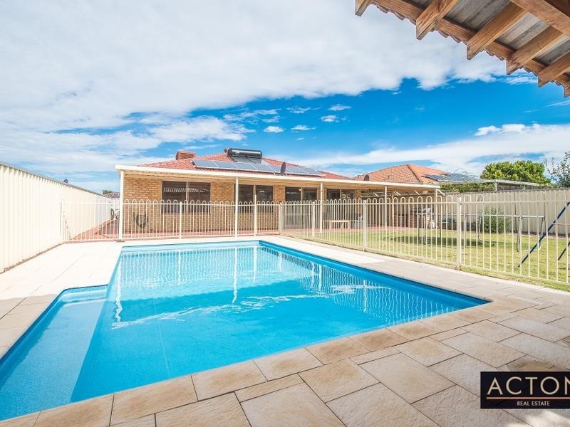 11 Dilkera Place, Quinns Rocks WA 6030