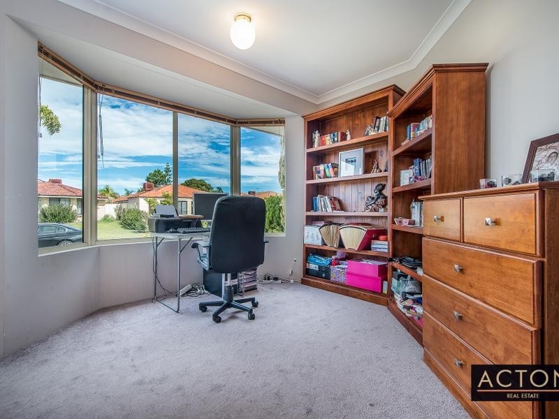 11 Dilkera Place, Quinns Rocks WA 6030
